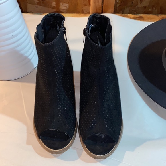 Jore Perforated Savvy Ankle Boots Size 7 - Picture 3 of 11